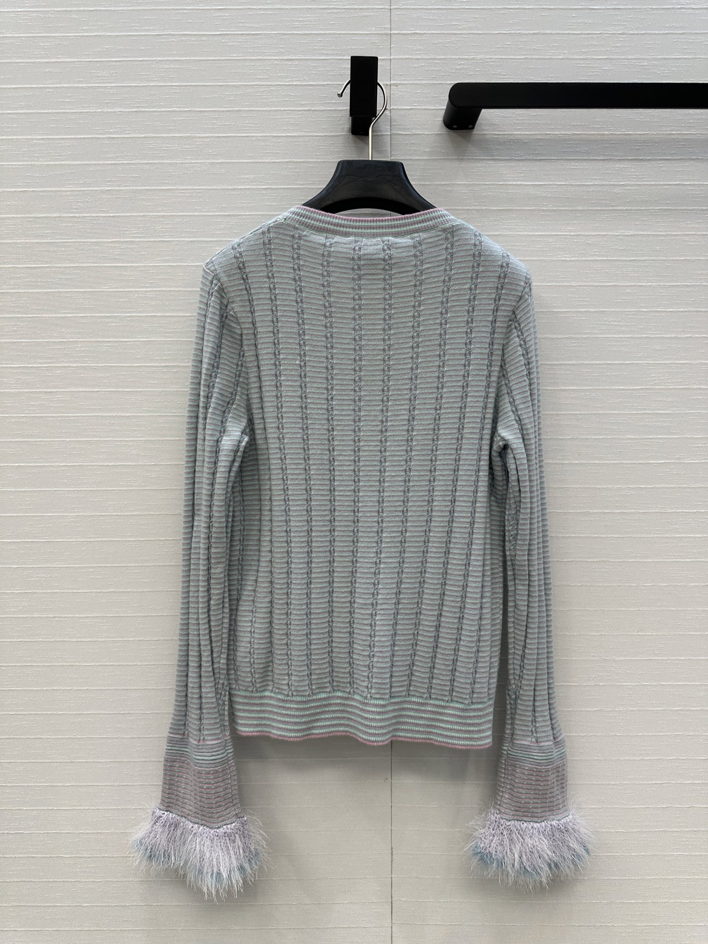 独家首发❤️高端原单品质，Cha *25B新品！白月光粉蓝色针织圆领小开衫，公主风毛绒装饰荷叶边袖口设计