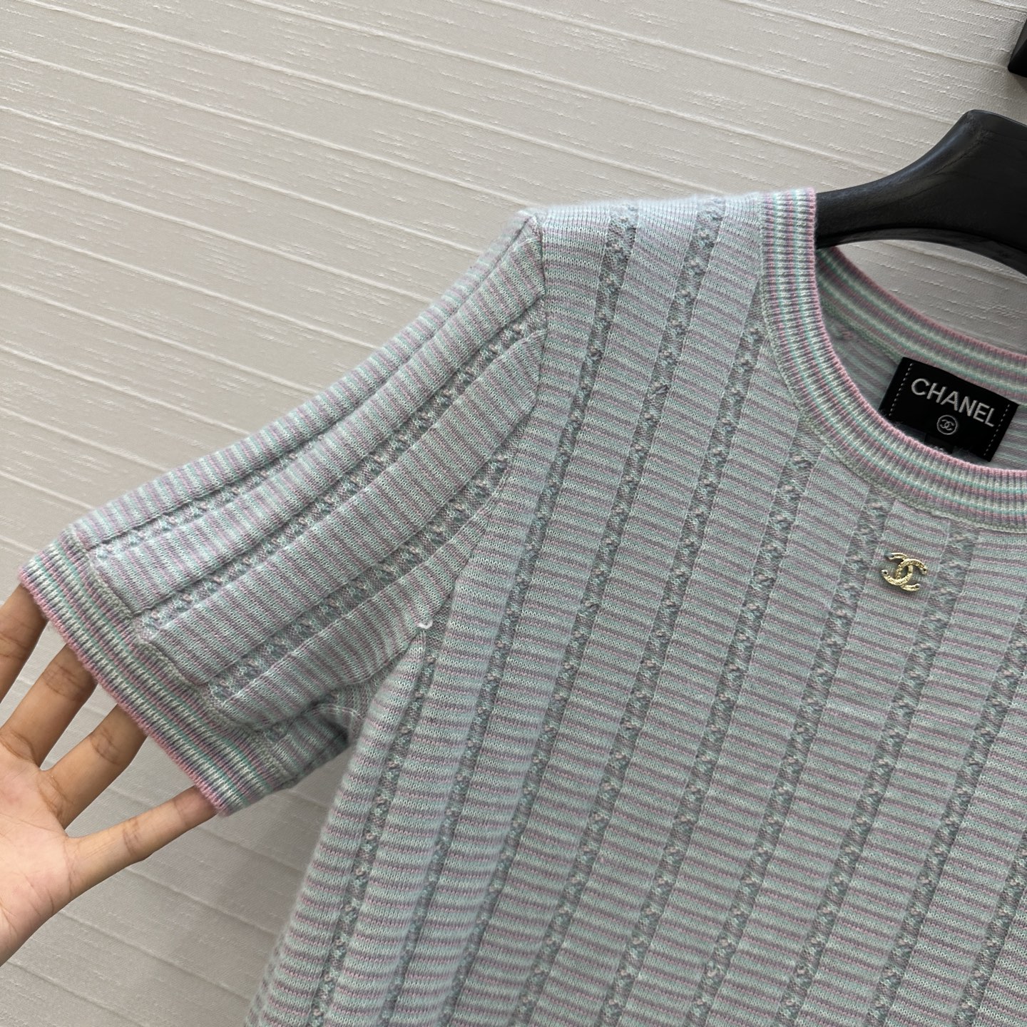 独家首发❤️高端原单品质，Cha *25B新品！白月光粉蓝色圆领短袖针织衫，毛绒荷叶边设计百搭减龄又时髦