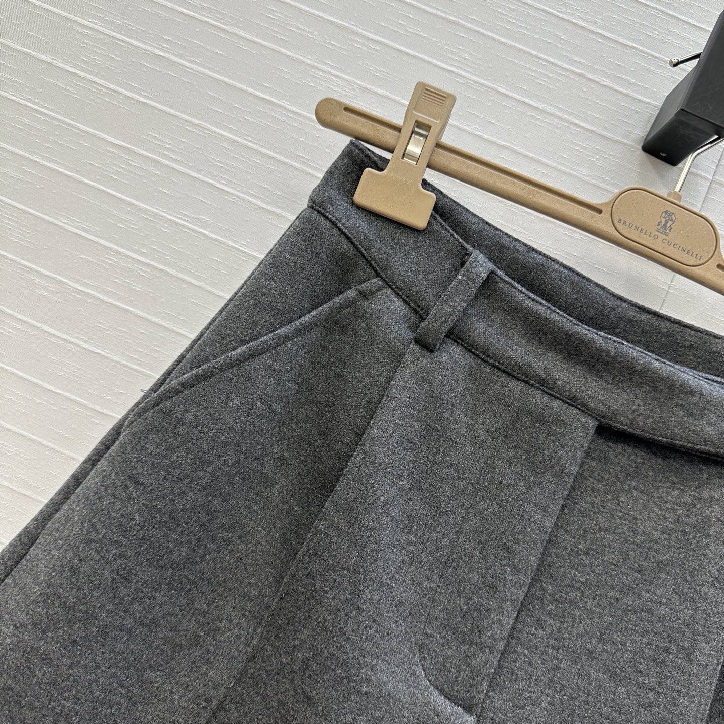 “Women’s Tennis Suit Set: P552 Original Grey Shorts Package for Bc25 Series – High Quality Design” - 图片 3