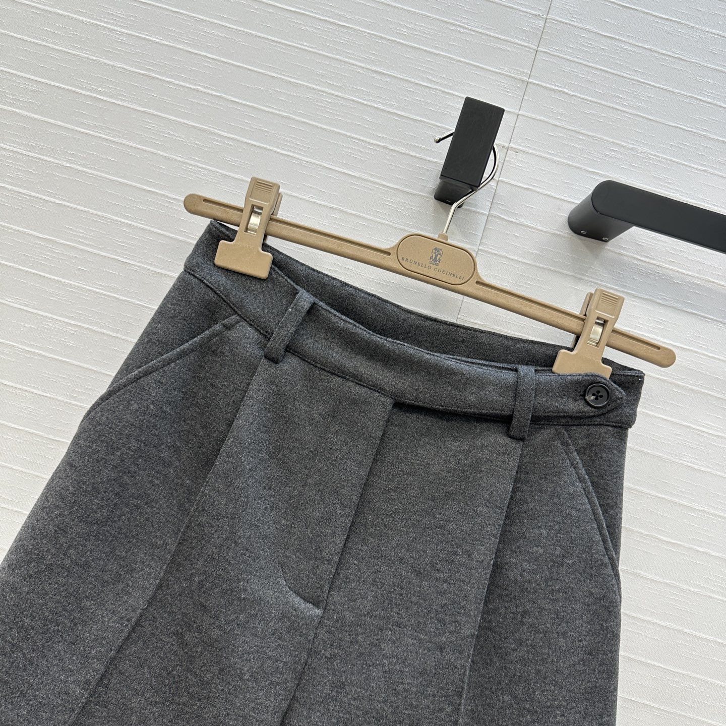 “Women’s Tennis Suit Set: P552 Original Grey Shorts Package for Bc25 Series – High Quality Design” - 图片 2