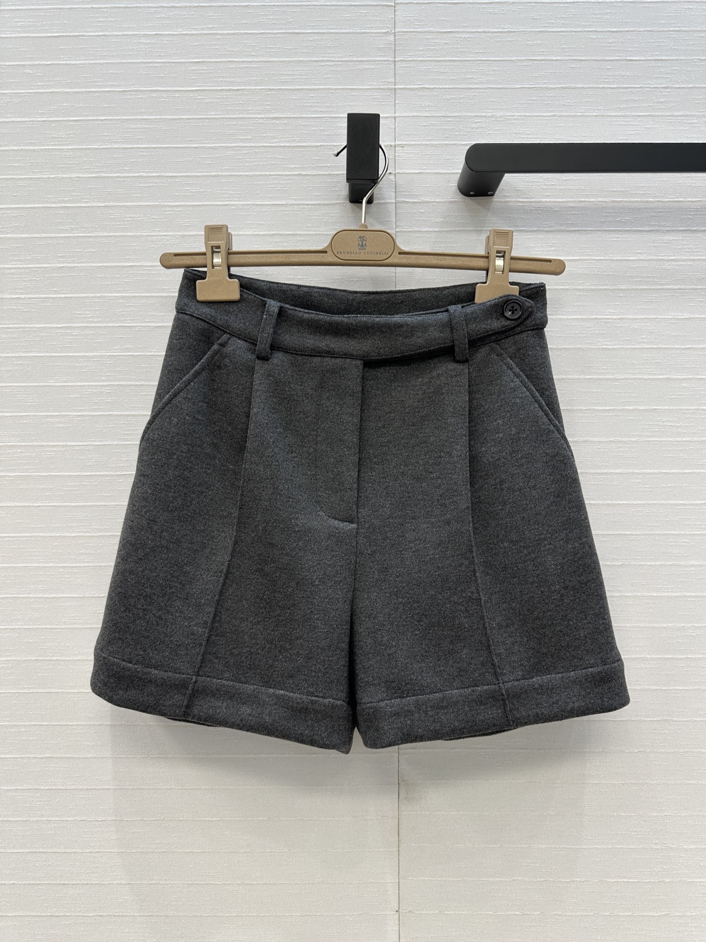 “Women’s Tennis Suit Set: P552 Original Grey Shorts Package for Bc25 Series – High Quality Design” - 图片 1