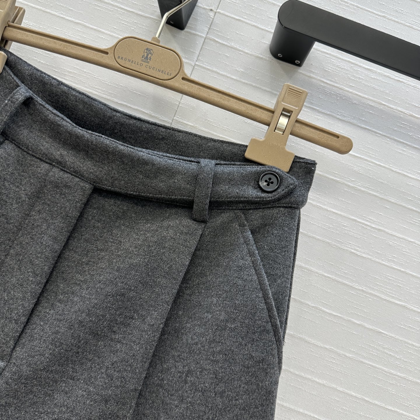 “Women’s Tennis Suit Set: P552 Original Grey Shorts Package for Bc25 Series – High Quality Design” - 图片 4