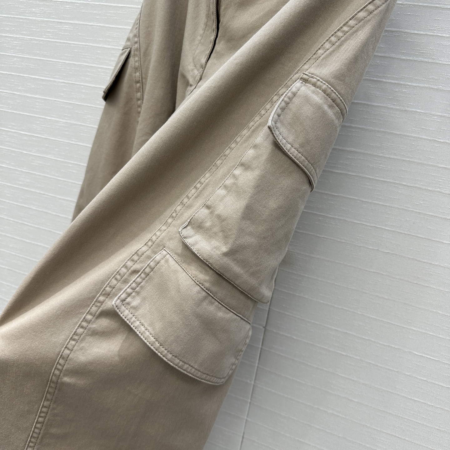 原单品质❤️定制米灰色和紫红色超好看显白🔥Alai*25新品斜贴袋圆筒工装裤！复古休闲工装风元素减龄时髦