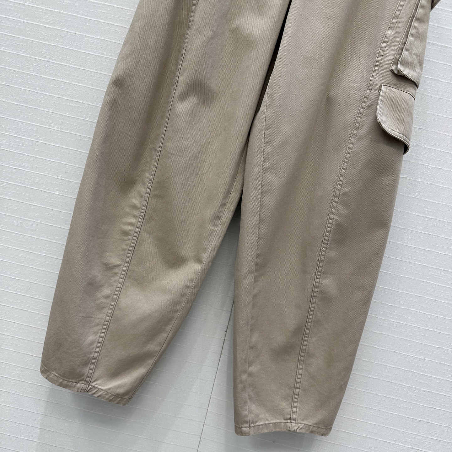 原单品质❤️定制米灰色和紫红色超好看显白🔥Alai*25新品斜贴袋圆筒工装裤！复古休闲工装风元素减龄时髦