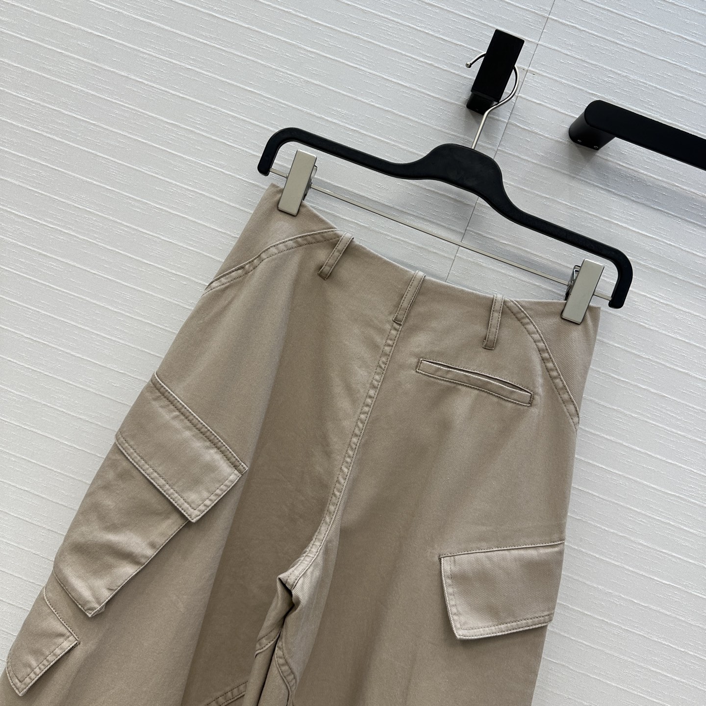 原单品质❤️定制米灰色和紫红色超好看显白🔥Alai*25新品斜贴袋圆筒工装裤！复古休闲工装风元素减龄时髦