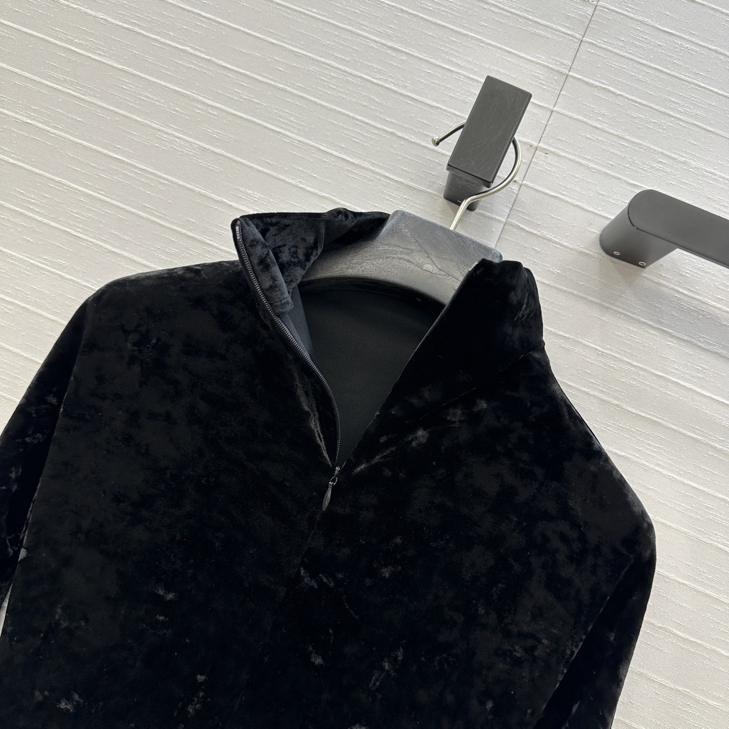 独家首发❤️Alai*25新品黑天鹅晚宴礼裙，黑色丝绒长裙❤️复古优雅气质上身美到没朋友！气质垂领弹性包