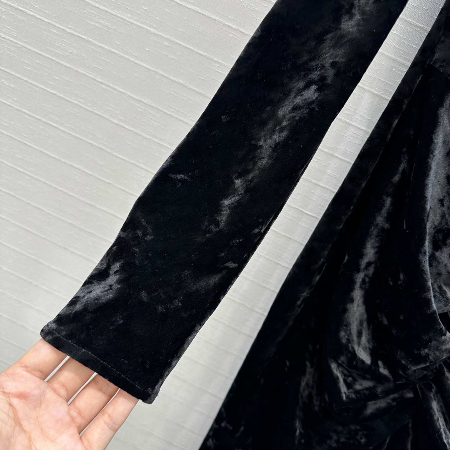 独家首发❤️Alai*25新品黑天鹅晚宴礼裙，黑色丝绒长裙❤️复古优雅气质上身美到没朋友！气质垂领弹性包