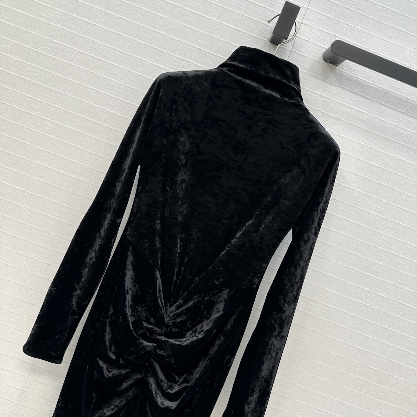 独家首发❤️Alai*25新品黑天鹅晚宴礼裙，黑色丝绒长裙❤️复古优雅气质上身美到没朋友！气质垂领弹性包