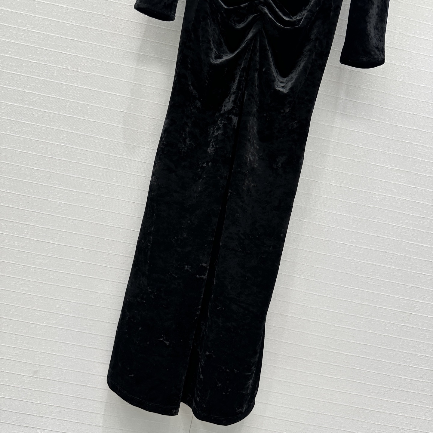 独家首发❤️Alai*25新品黑天鹅晚宴礼裙，黑色丝绒长裙❤️复古优雅气质上身美到没朋友！气质垂领弹性包