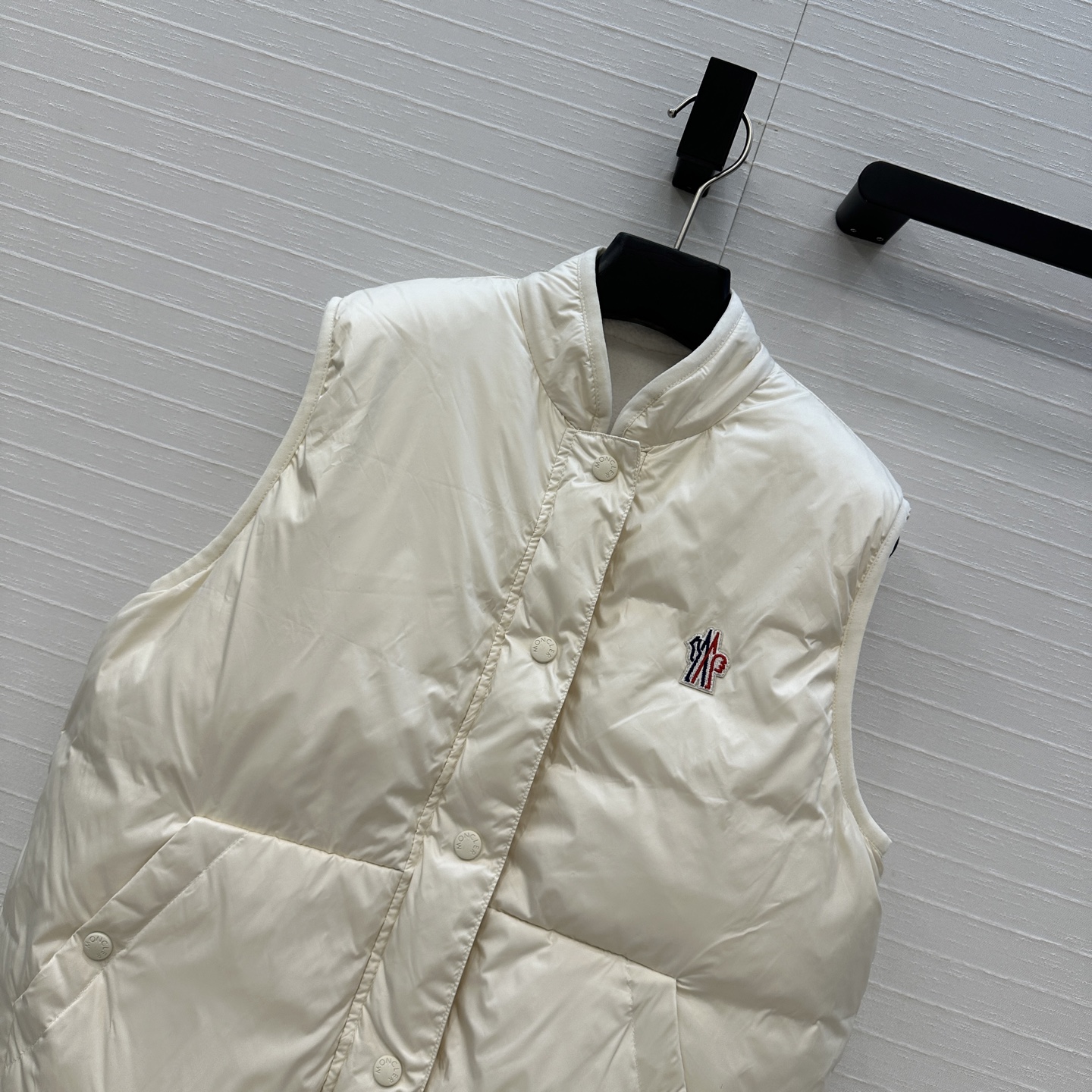 “Women’s One-Size-Fits-All Outfit with Gilet-Flush Vest and Memory Line – Fashionable and Comfortable!” - 图片 2