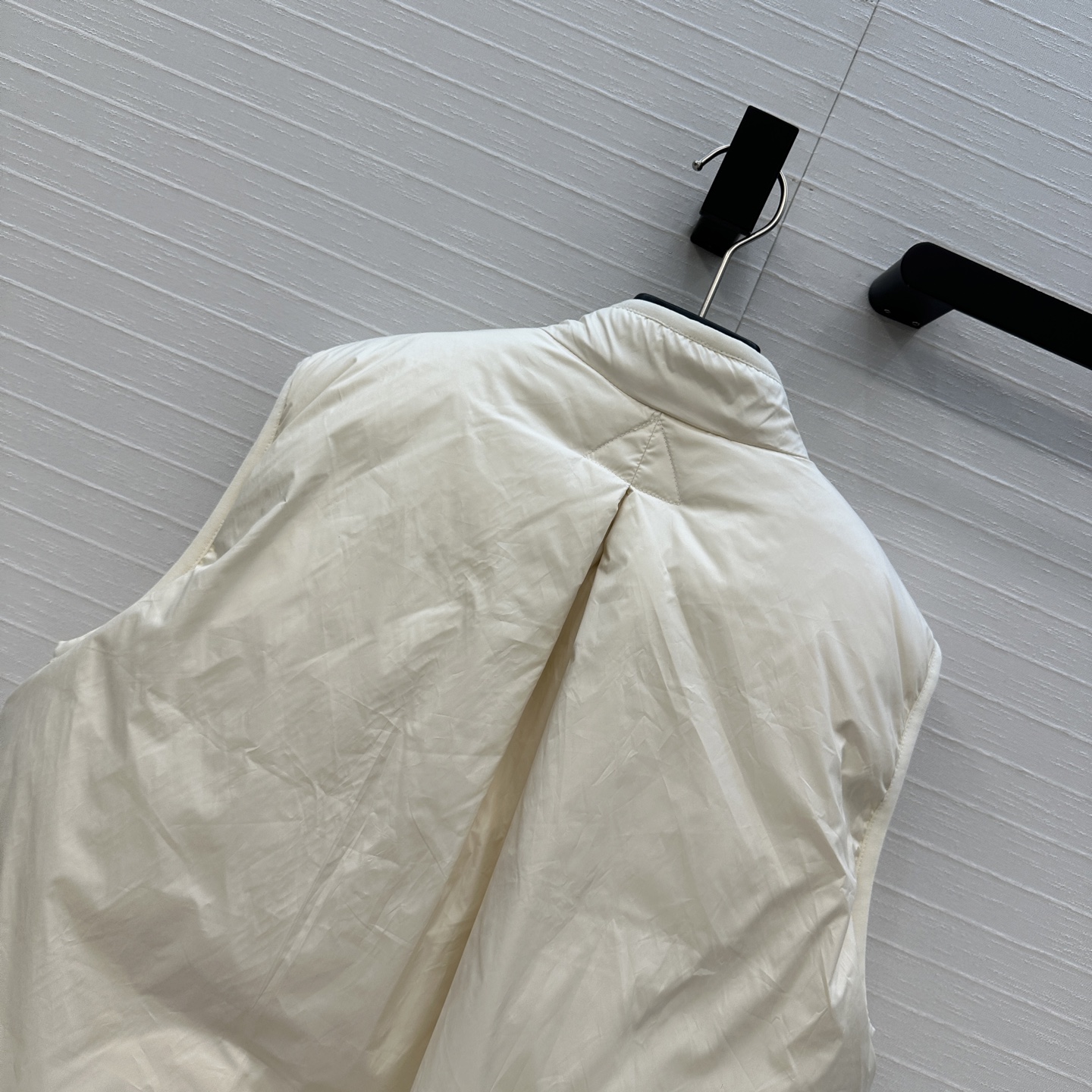 “Women’s One-Size-Fits-All Outfit with Gilet-Flush Vest and Memory Line – Fashionable and Comfortable!” - 图片 9