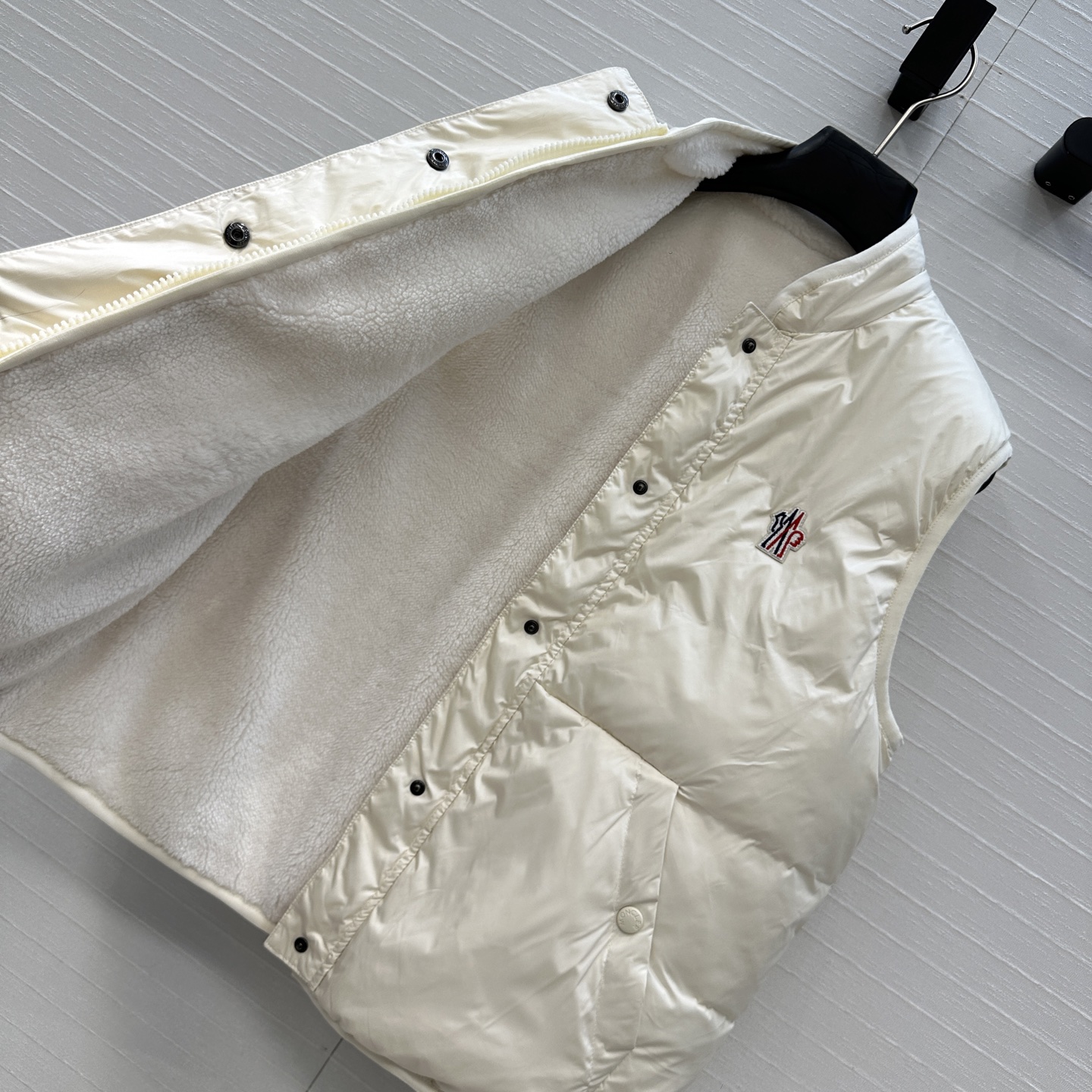 “Women’s One-Size-Fits-All Outfit with Gilet-Flush Vest and Memory Line – Fashionable and Comfortable!” - 图片 6