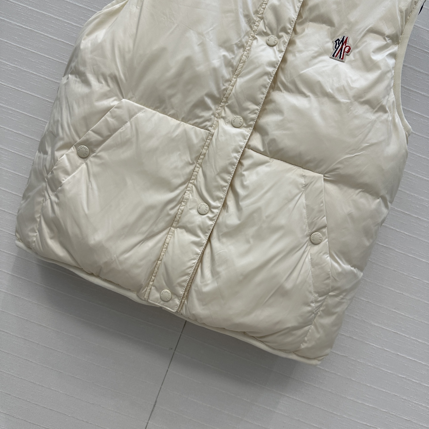 “Women’s One-Size-Fits-All Outfit with Gilet-Flush Vest and Memory Line – Fashionable and Comfortable!” - 图片 4