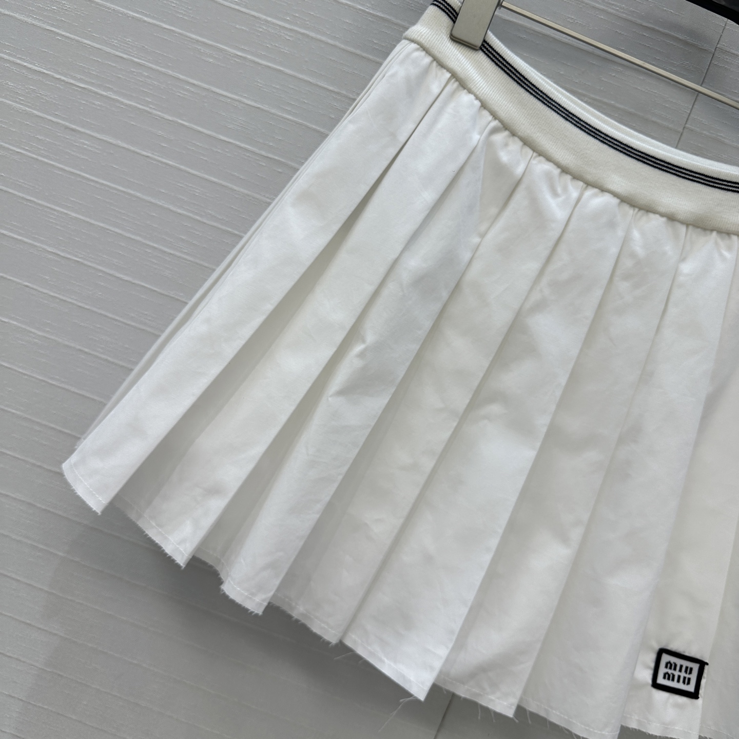 强烈推荐❤️miu系少女穿搭！知性分子学院风压褶短半裙，撞色罗纹腰拼接棉质面料设计甜酷兼备减龄穿搭，经典