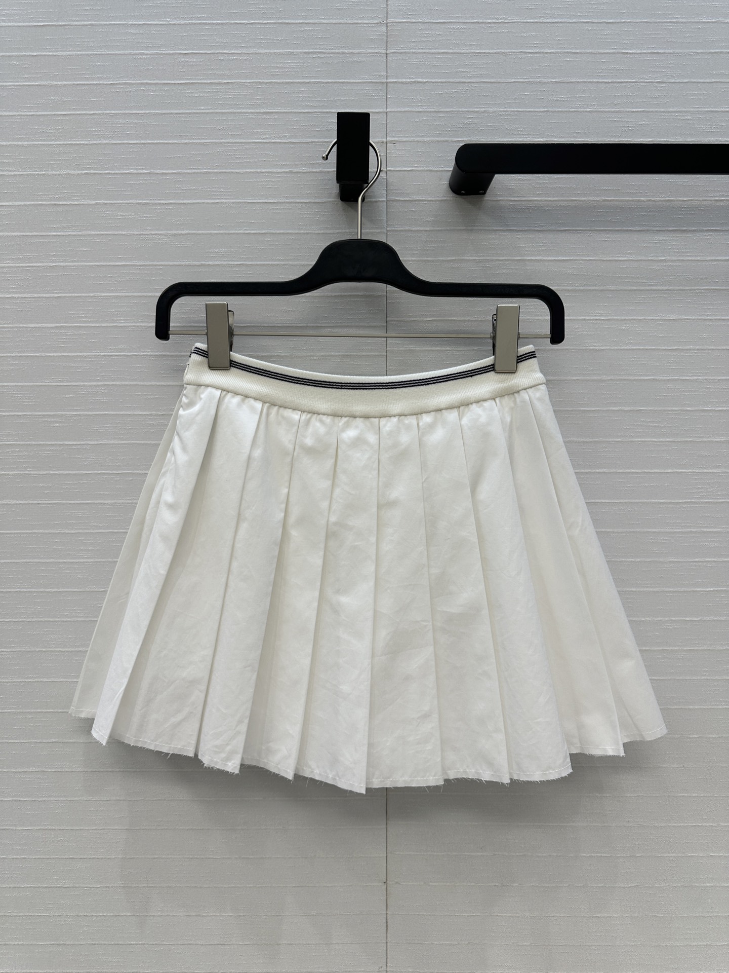 强烈推荐❤️miu系少女穿搭！知性分子学院风压褶短半裙，撞色罗纹腰拼接棉质面料设计甜酷兼备减龄穿搭，经典