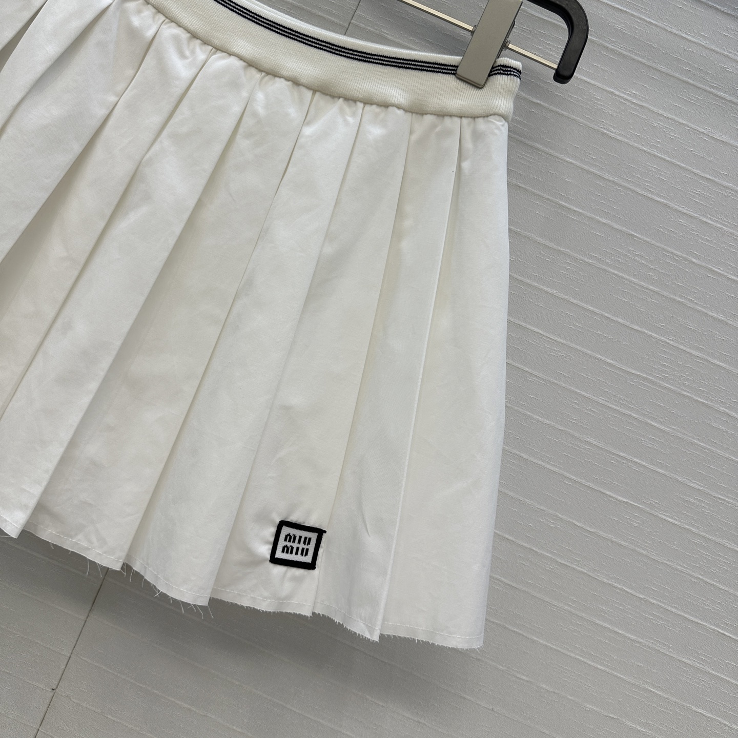 强烈推荐❤️miu系少女穿搭！知性分子学院风压褶短半裙，撞色罗纹腰拼接棉质面料设计甜酷兼备减龄穿搭，经典