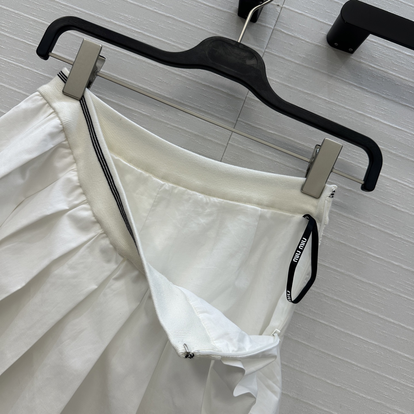 强烈推荐❤️miu系少女穿搭！知性分子学院风压褶短半裙，撞色罗纹腰拼接棉质面料设计甜酷兼备减龄穿搭，经典