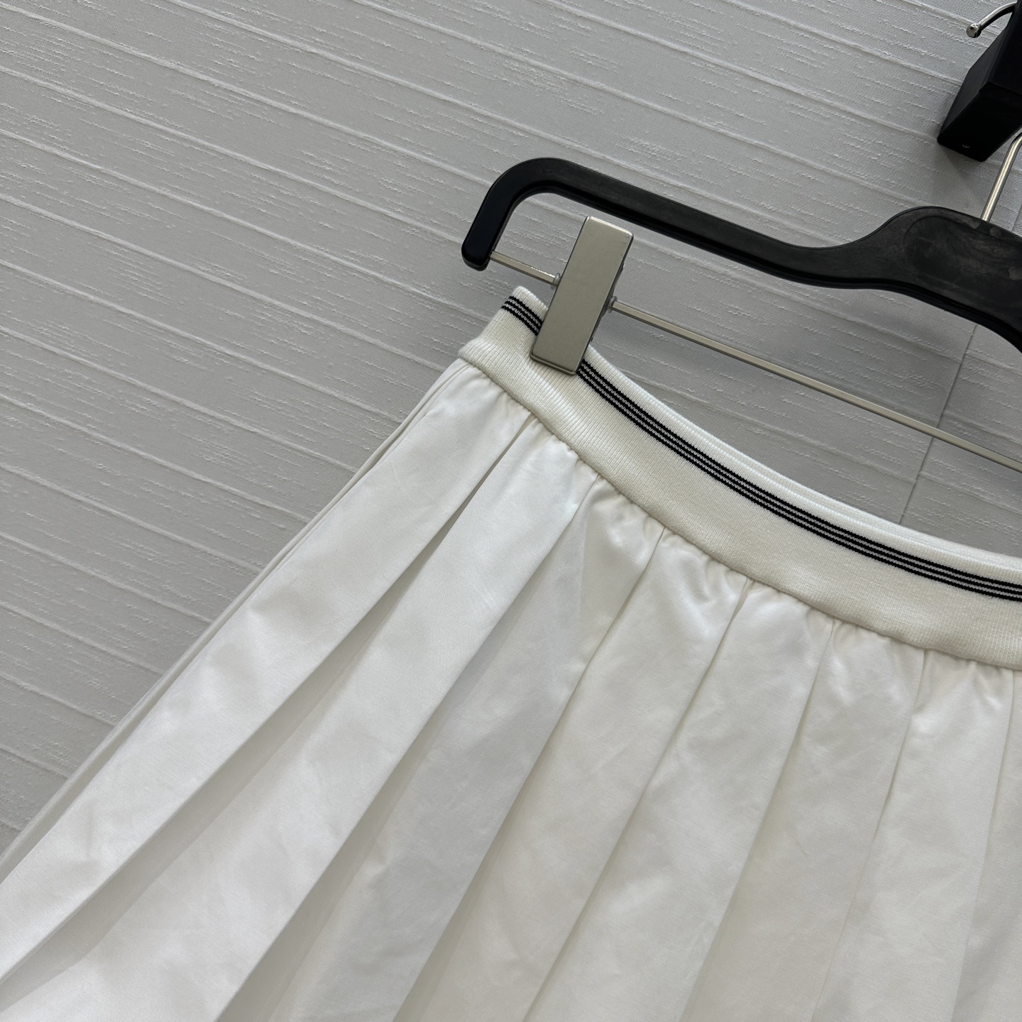 强烈推荐❤️miu系少女穿搭！知性分子学院风压褶短半裙，撞色罗纹腰拼接棉质面料设计甜酷兼备减龄穿搭，经典