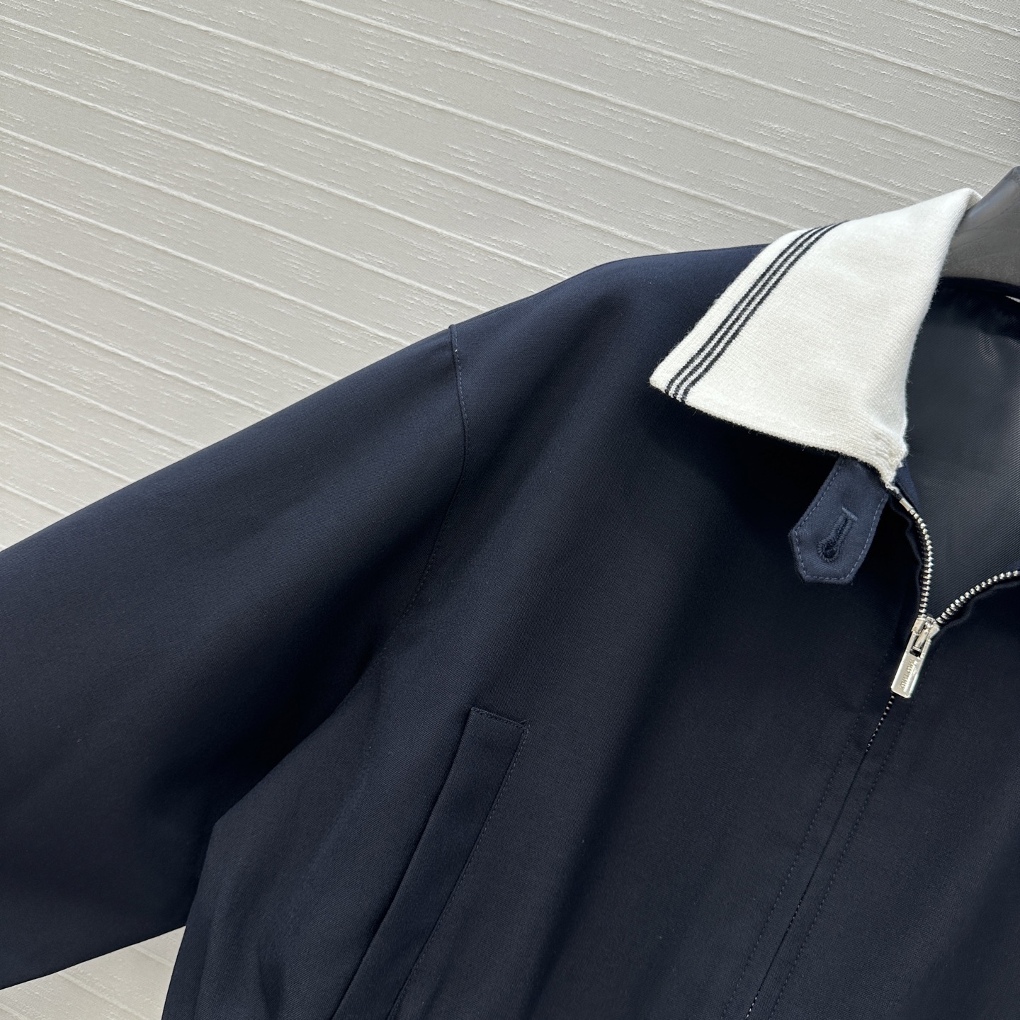 强烈推荐❤️miu系少女穿搭！知性分子学院风落肩短款夹克外套！撞色罗纹翻领拼接可拆卸设计，甜酷兼备减龄穿