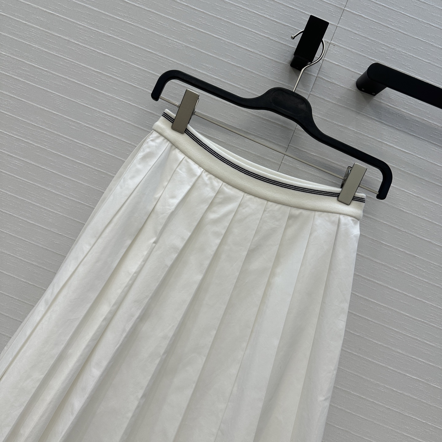 强烈推荐❤️miu系少女穿搭！知性分子学院风压褶长半裙，撞色罗纹腰拼接棉质面料设计甜酷兼备减龄穿搭，经典