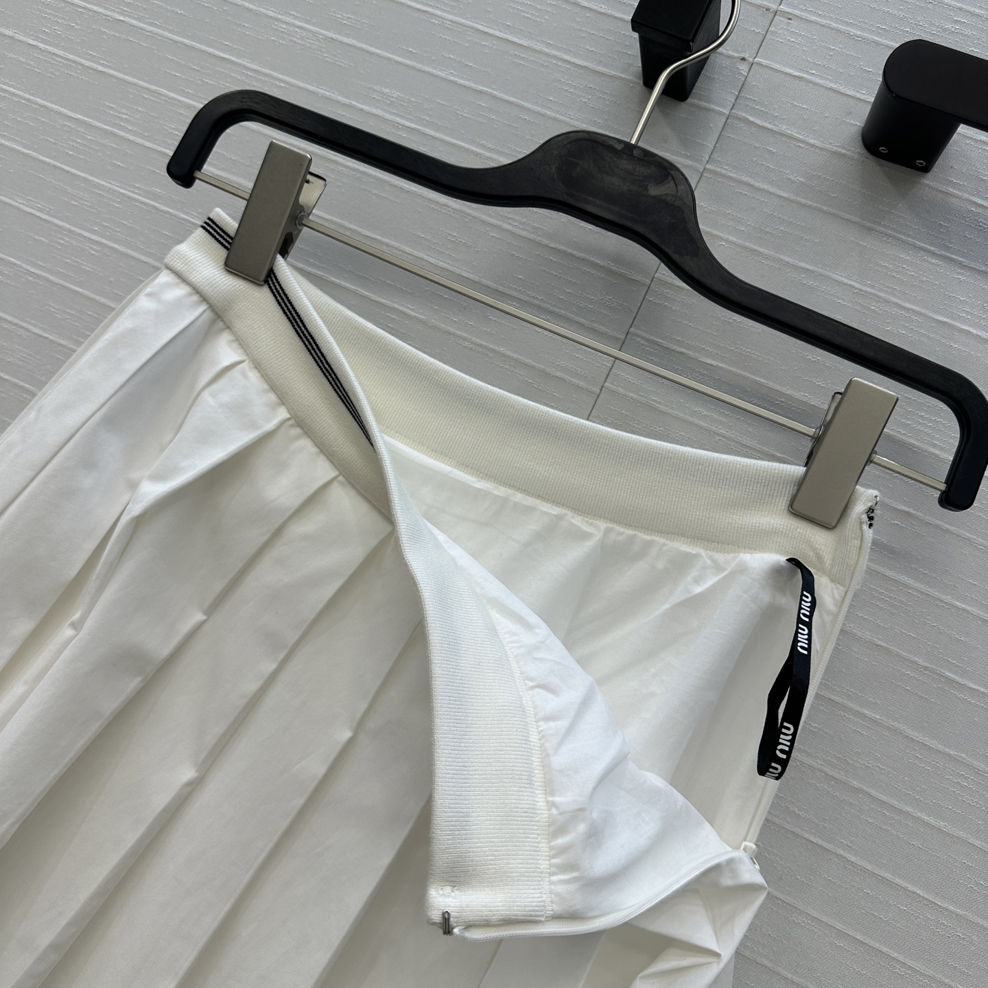 强烈推荐❤️miu系少女穿搭！知性分子学院风压褶长半裙，撞色罗纹腰拼接棉质面料设计甜酷兼备减龄穿搭，经典