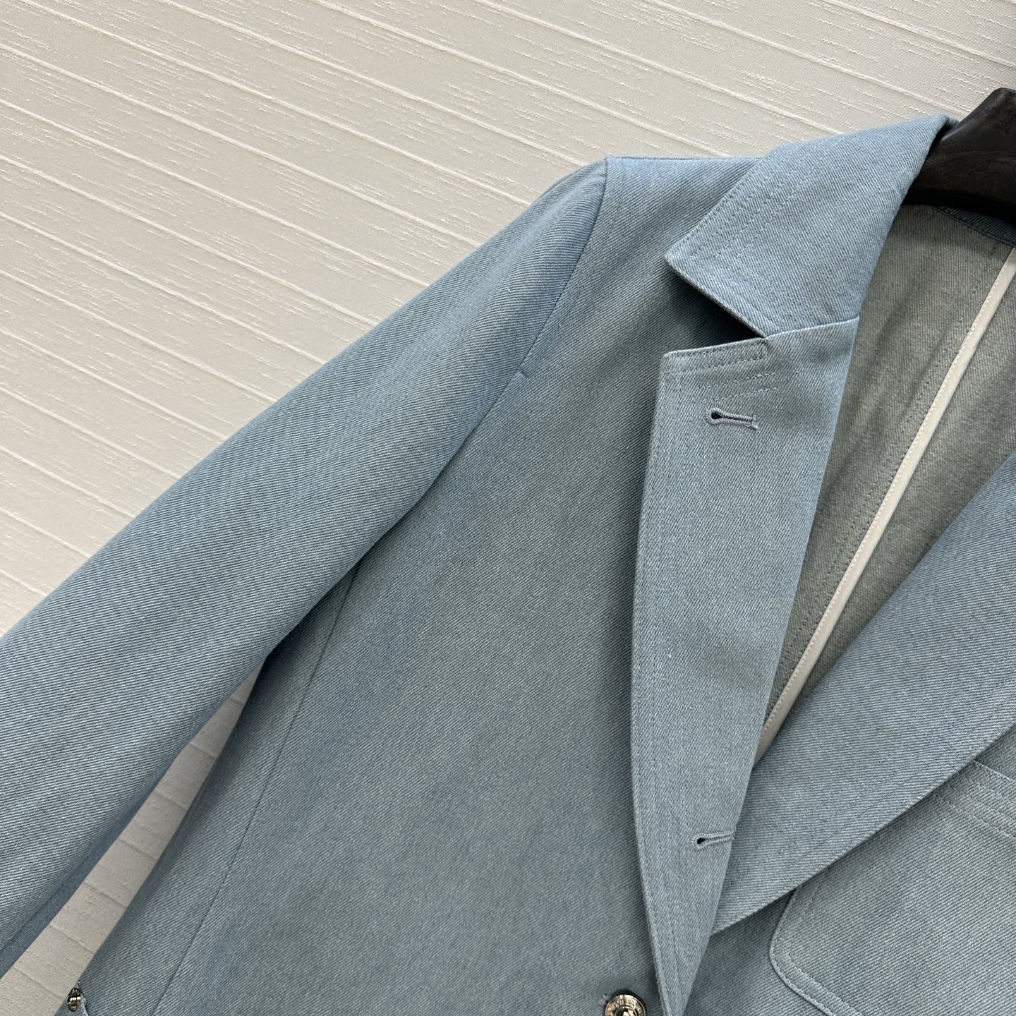“Versatile Female Suit: Brown Cowboy Leisure Coat with Micro-Clip Trim and Sweet Salt School Influence for Young Girls” - 图片 3