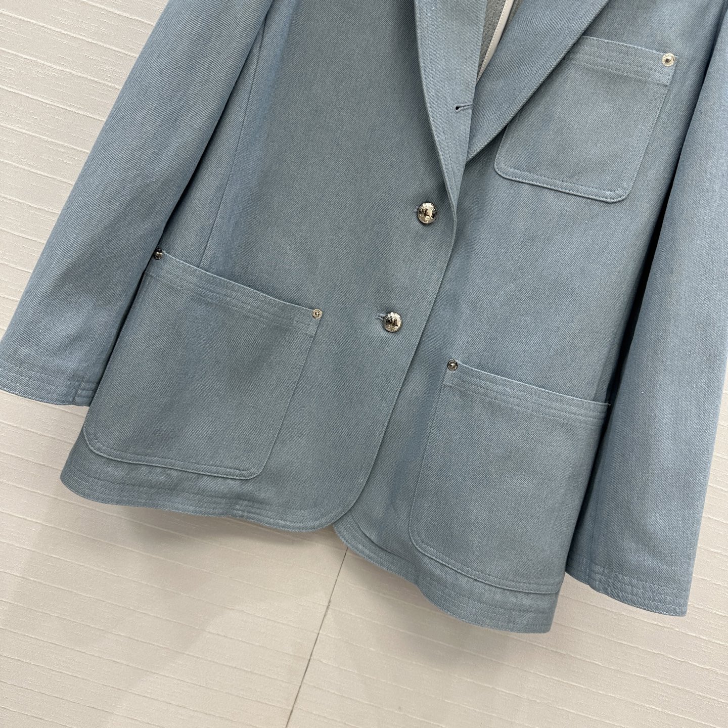 “Versatile Female Suit: Brown Cowboy Leisure Coat with Micro-Clip Trim and Sweet Salt School Influence for Young Girls” - 图片 4