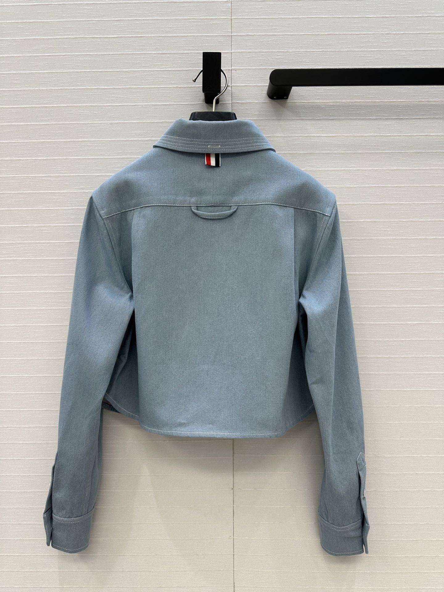 “Thom Browne *25s Women’s Suit Review: Classic Elements, Short Cowboy Shirts, and Slashed Jeans” - 图片 8