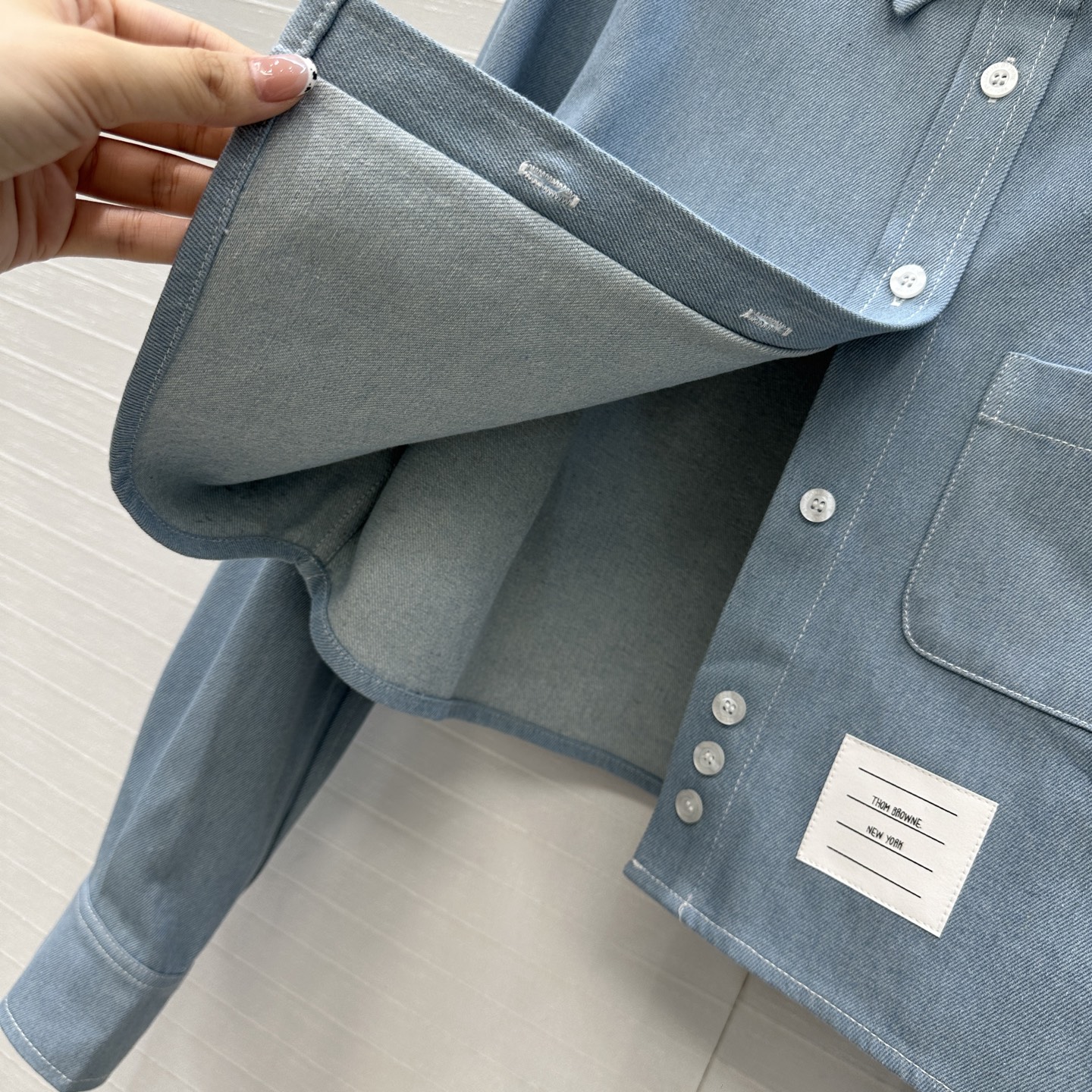 “Thom Browne *25s Women’s Suit Review: Classic Elements, Short Cowboy Shirts, and Slashed Jeans” - 图片 5