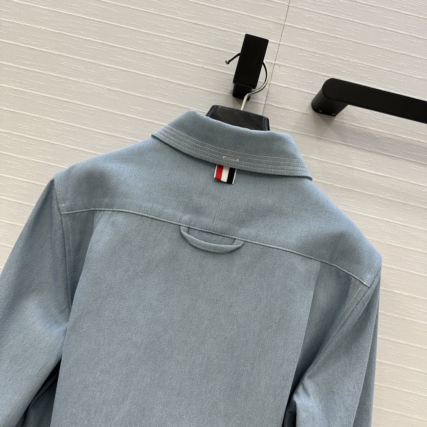 “Thom Browne *25s Women’s Suit Review: Classic Elements, Short Cowboy Shirts, and Slashed Jeans” - 图片 9