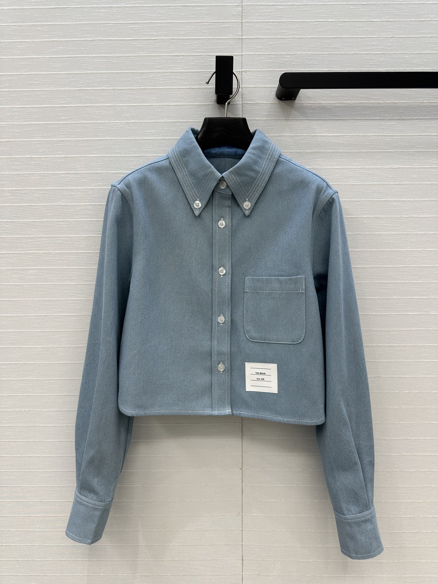 “Thom Browne *25s Women’s Suit Review: Classic Elements, Short Cowboy Shirts, and Slashed Jeans” - 图片 1
