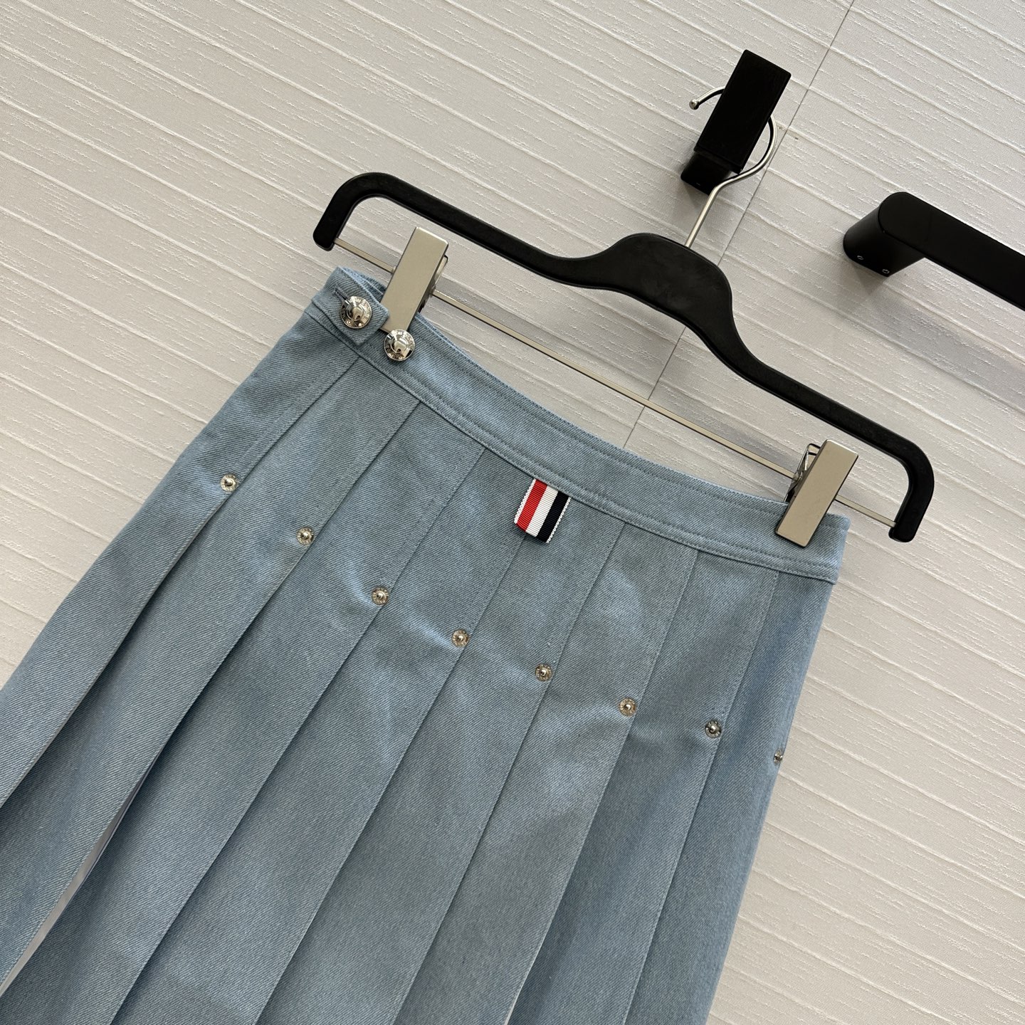 “Female Dress with Slashed Cowboy Stripes and A-Colored Knitting Styles: Classic Design for Young Girls” - 图片 9