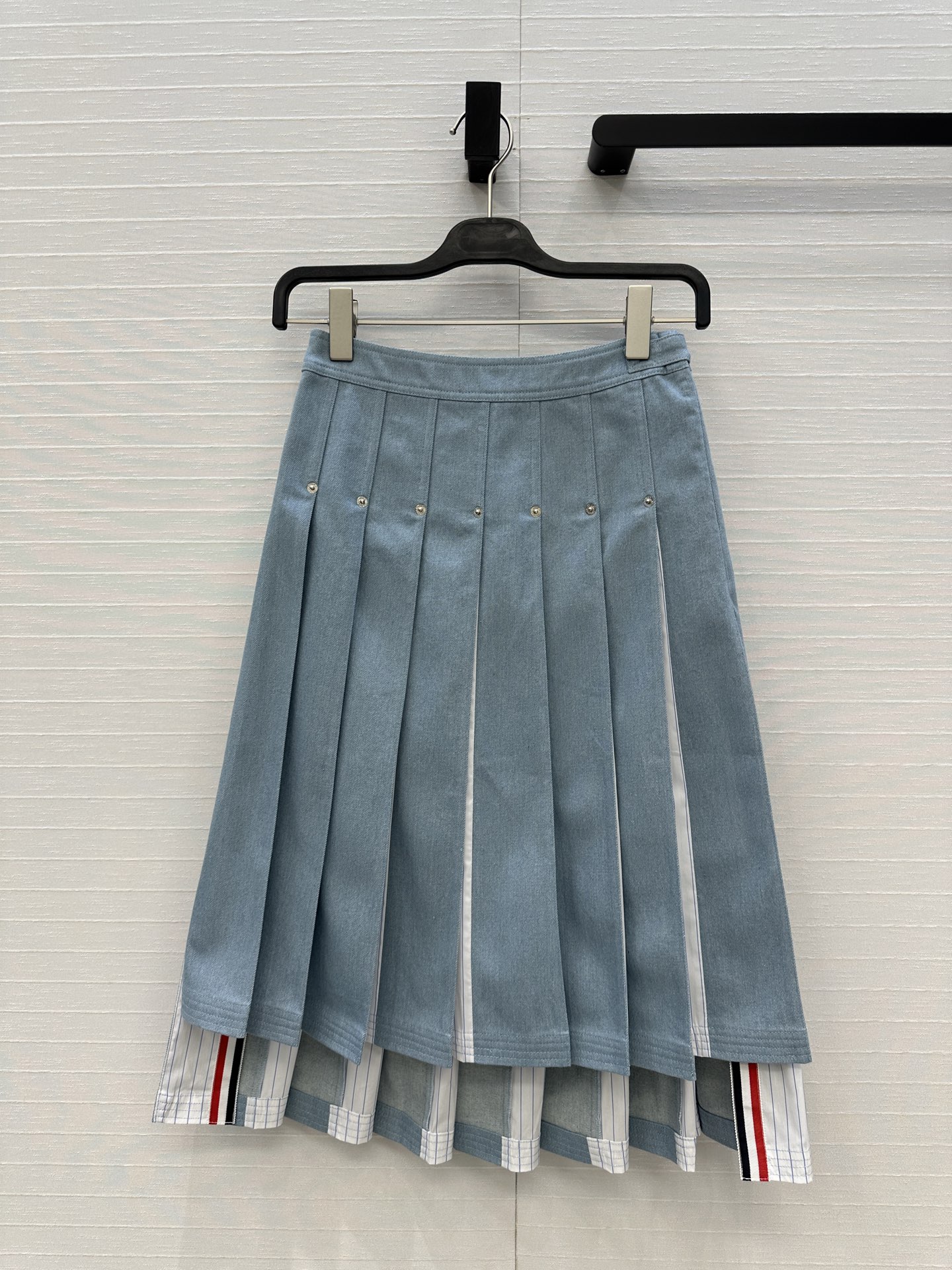 “Female Dress with Slashed Cowboy Stripes and A-Colored Knitting Styles: Classic Design for Young Girls”
