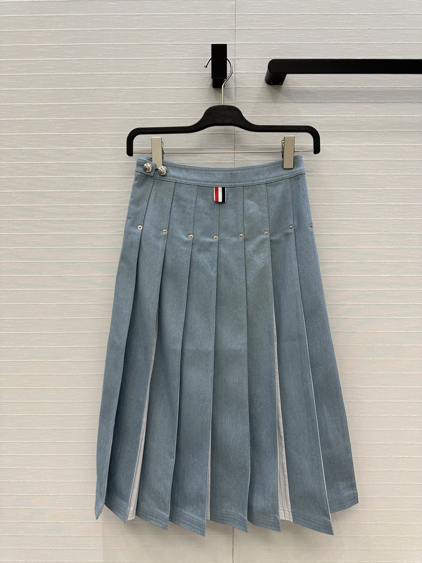 “Female Dress with Slashed Cowboy Stripes and A-Colored Knitting Styles: Classic Design for Young Girls” - 图片 8