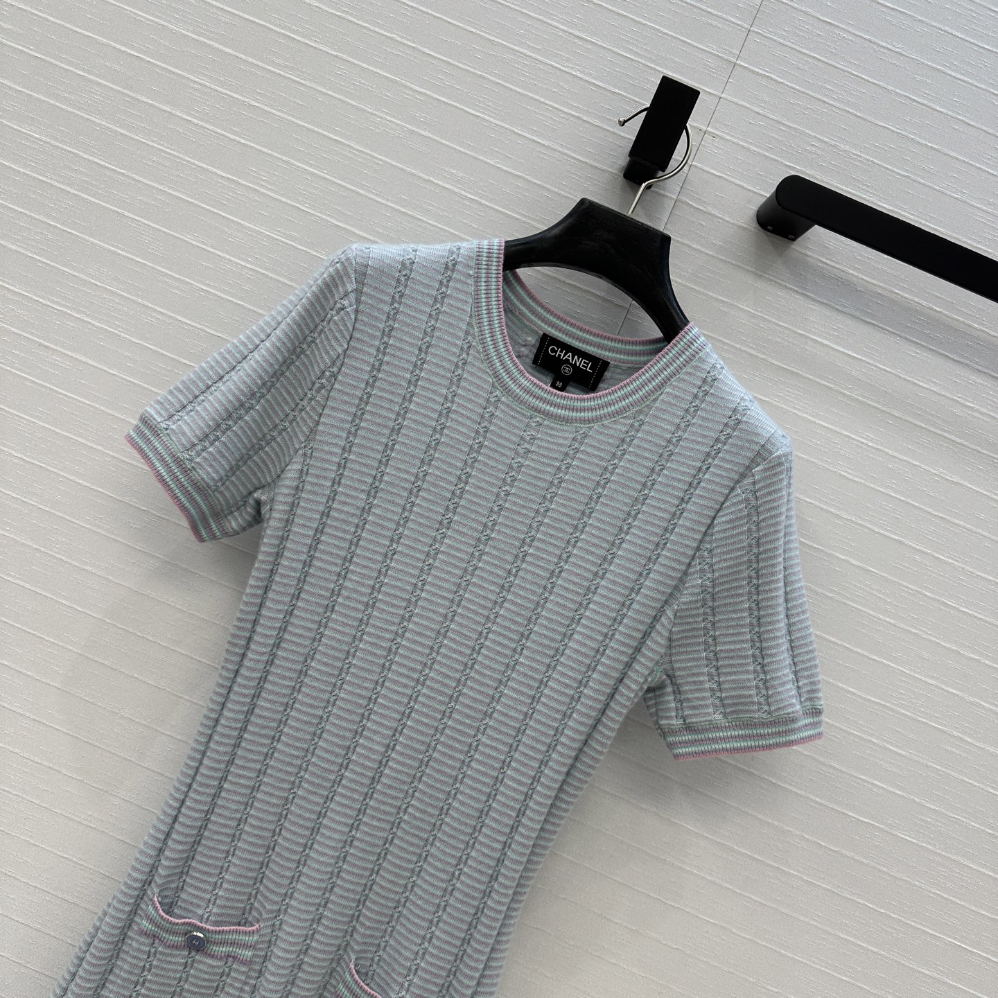 独家首发❤️高端原单品质，Cha *25B新品！白月光粉蓝色圆领针织短袖连衣裙，毛绒荷叶边设计百搭减龄又