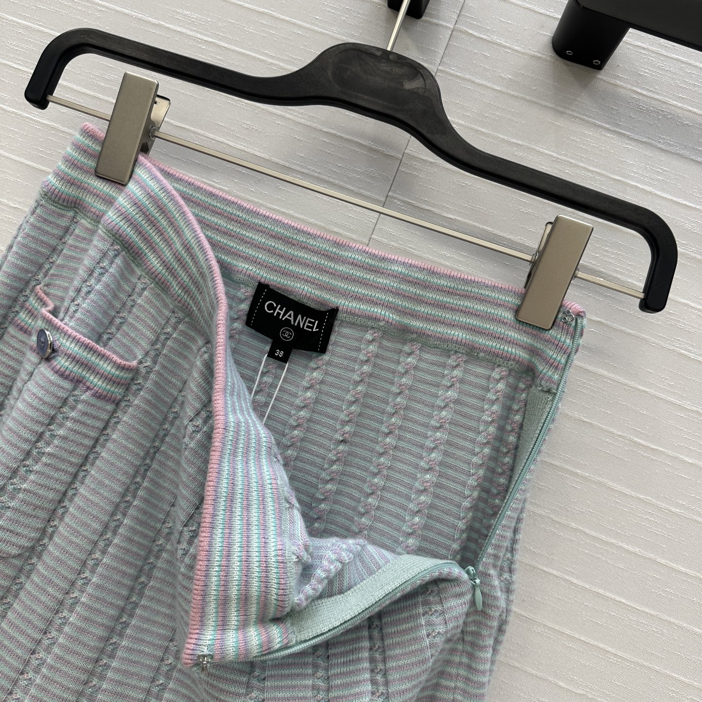 独家首发❤️高端原单品质，Cha *25B新品！白月光粉蓝色针织半裙，毛绒荷叶边设计百搭减龄又时髦！进口