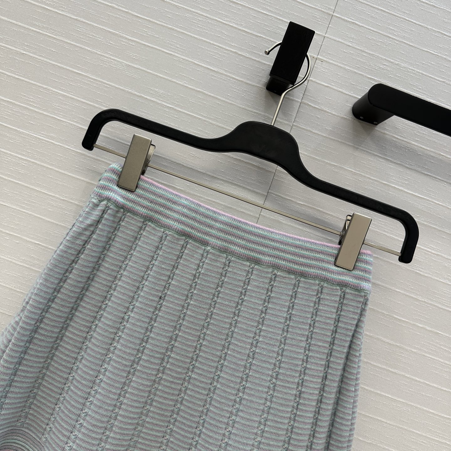 独家首发❤️高端原单品质，Cha *25B新品！白月光粉蓝色针织半裙，毛绒荷叶边设计百搭减龄又时髦！进口