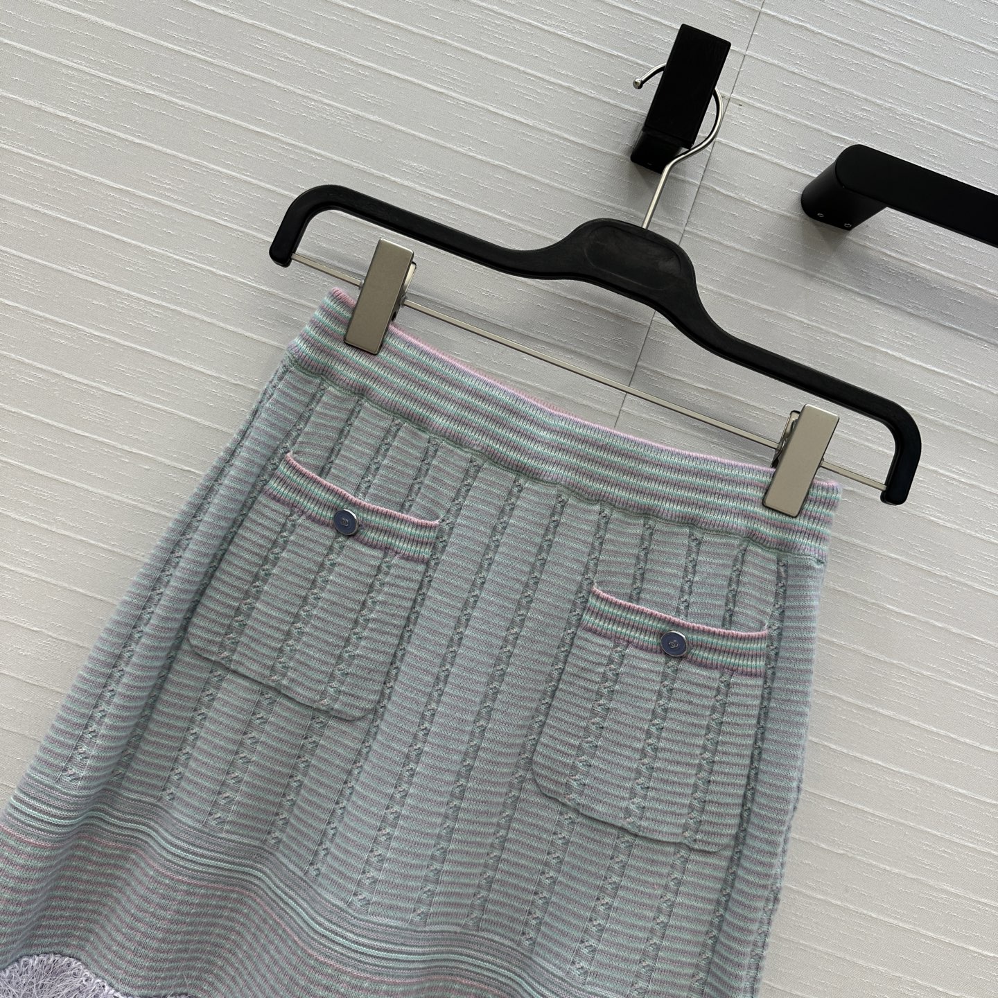 独家首发❤️高端原单品质，Cha *25B新品！白月光粉蓝色针织半裙，毛绒荷叶边设计百搭减龄又时髦！进口