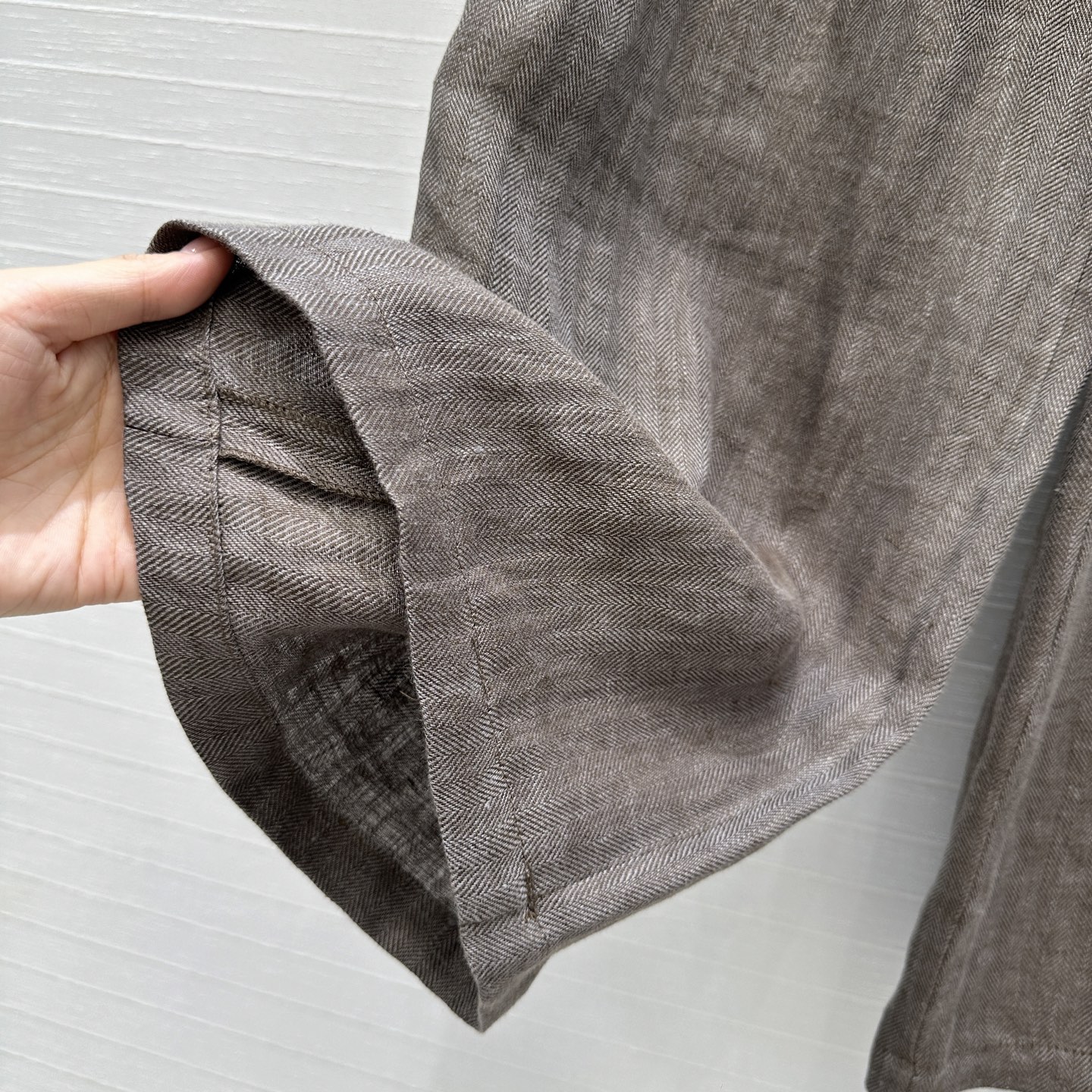 Title: Tweedy Women’s Clothes Collection with New Grey LP Thongs Recommendation Summary: Original Tweedy women’s clothes collection includes new grey LP thongs, emphasizing simplicity, details, and easy performance - 图片 6