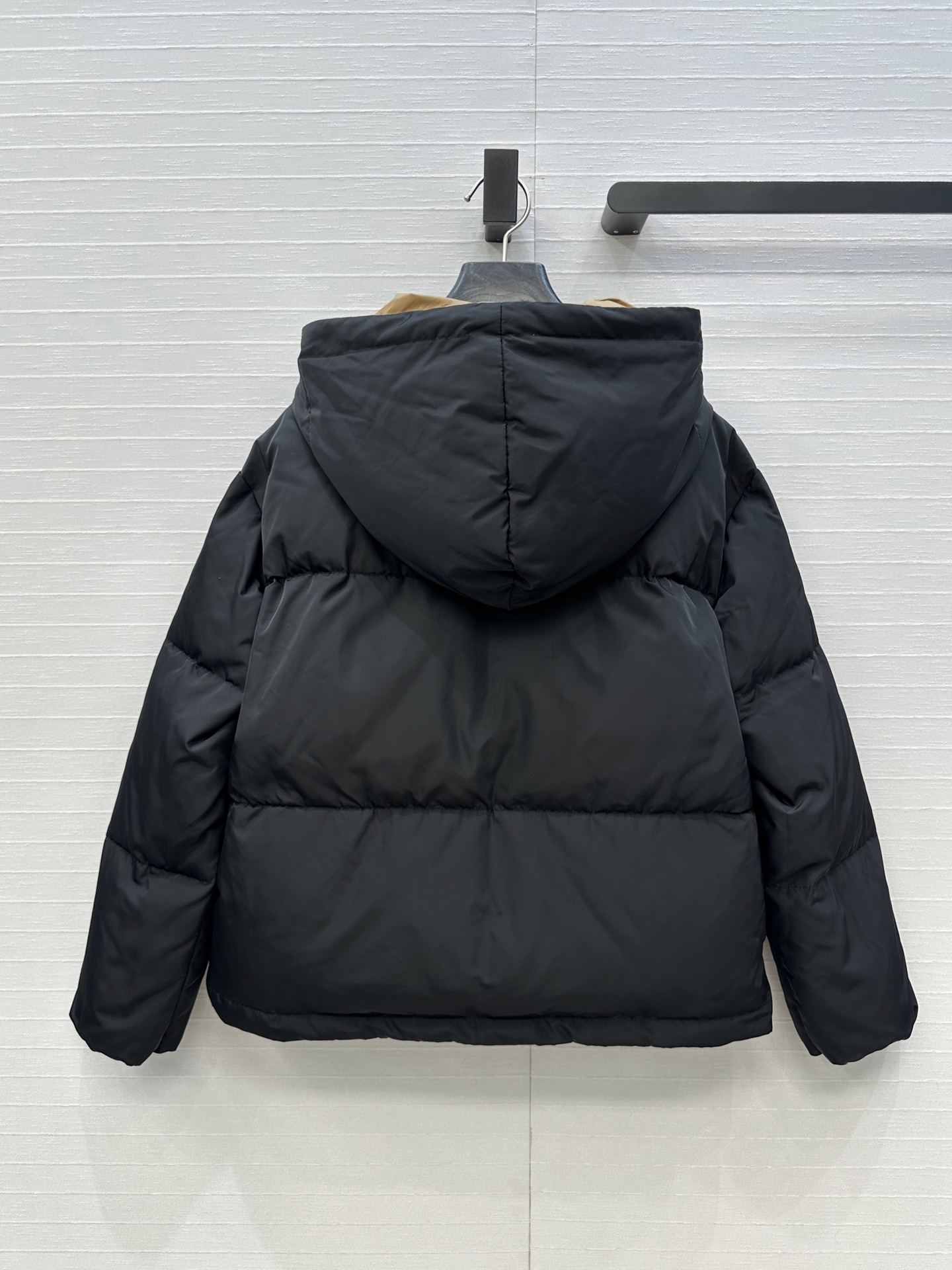 Fashionable one-size-fits-all P1296 outfit with platinum Prada design. Stylish, comfortable, and available in one color. - 图片 8