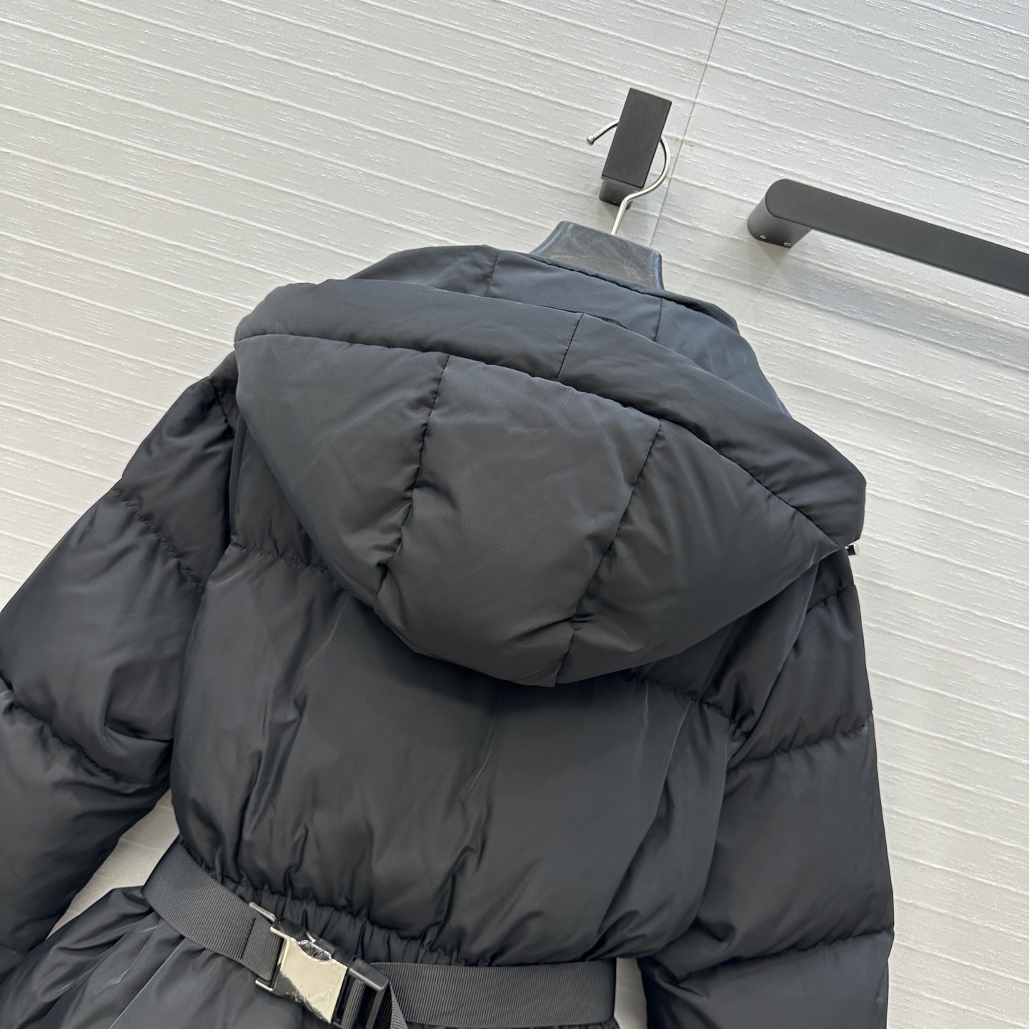 Platinum Prada P1536 Nylon Ant Pack Design: Stylish and Functional Hardware Kits for Women - 图片 9