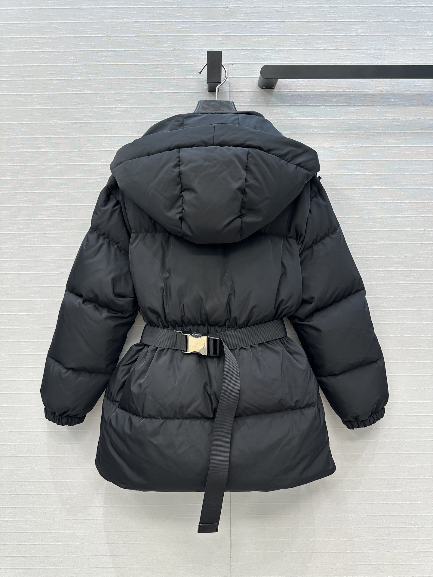 Platinum Prada P1536 Nylon Ant Pack Design: Stylish and Functional Hardware Kits for Women - 图片 8