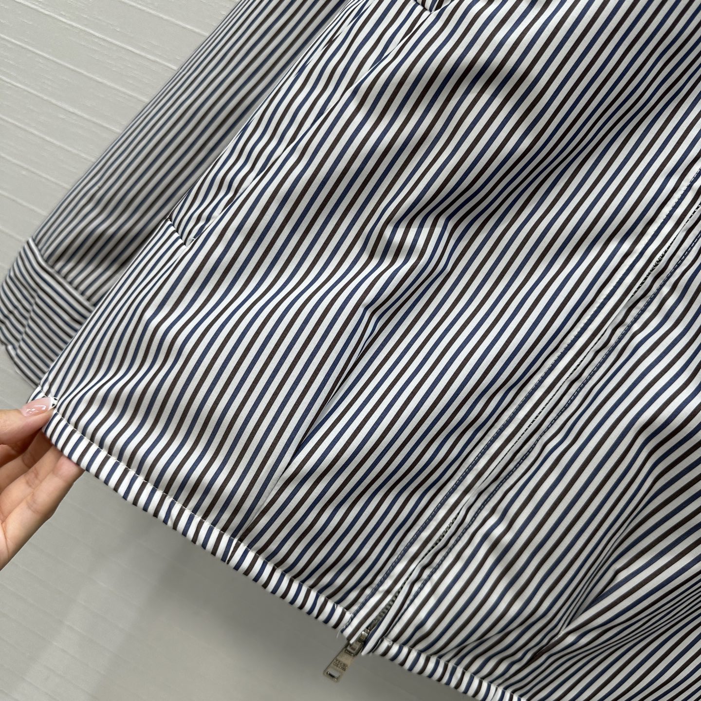 强烈推荐❤️Pra*新品条纹控必入🛒竖条纹棉服夹克外套 轻松又时髦的穿搭，翻领短款褶裥版型上身可甜可盐百