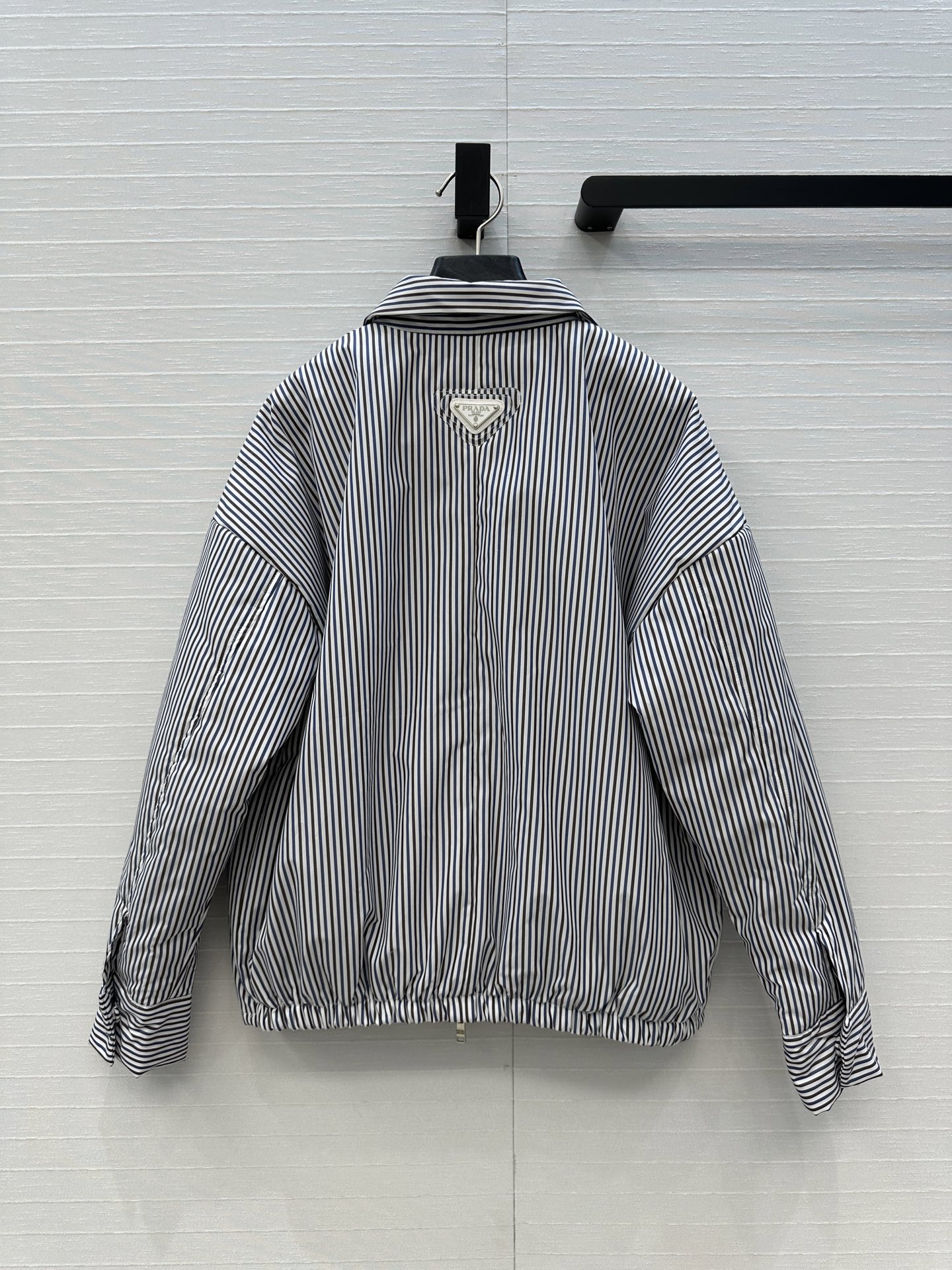 强烈推荐❤️Pra*新品条纹控必入🛒竖条纹棉服夹克外套 轻松又时髦的穿搭，翻领短款褶裥版型上身可甜可盐百