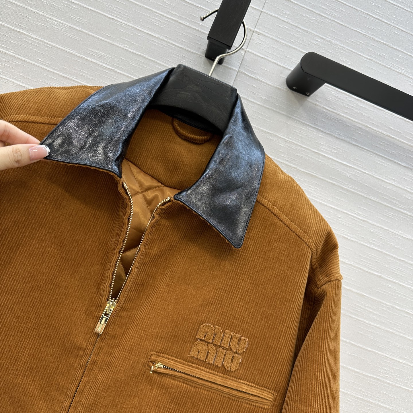 独家首发❤️原单品质！miu系少女知识分子时髦穿搭！真皮翻领拼接灯芯绒棉服外套！立体剪裁短款H版型演绎秋