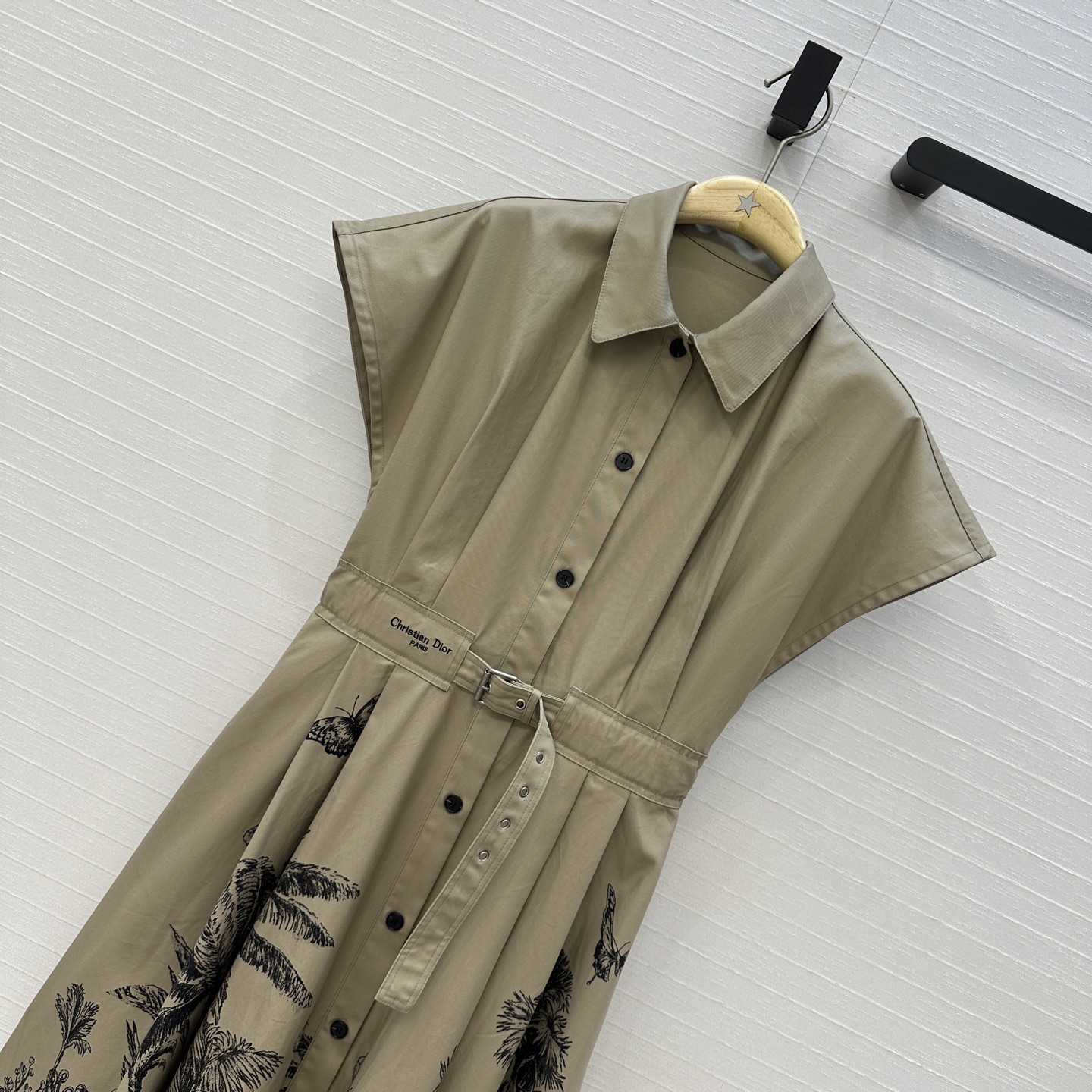 高端品质❤️Dio*25新品 榛果色茹伊印花衬领连衣裙！重新诠释 D家经典丛林动物图案。定制进口高密度纯