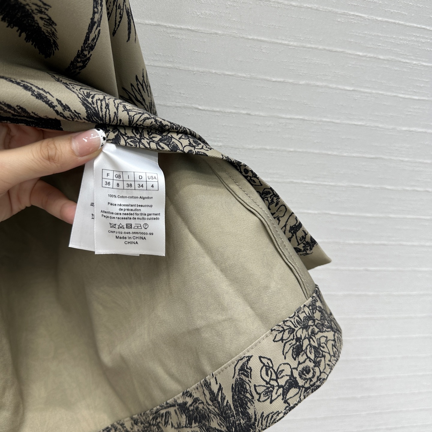 高端品质❤️Dio*25新品 榛果色茹伊印花衬领连衣裙！重新诠释 D家经典丛林动物图案。定制进口高密度纯