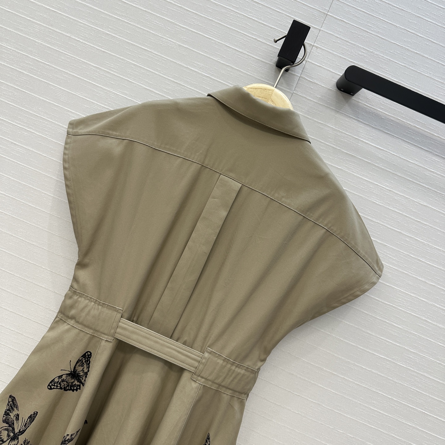 高端品质❤️Dio*25新品 榛果色茹伊印花衬领连衣裙！重新诠释 D家经典丛林动物图案。定制进口高密度纯