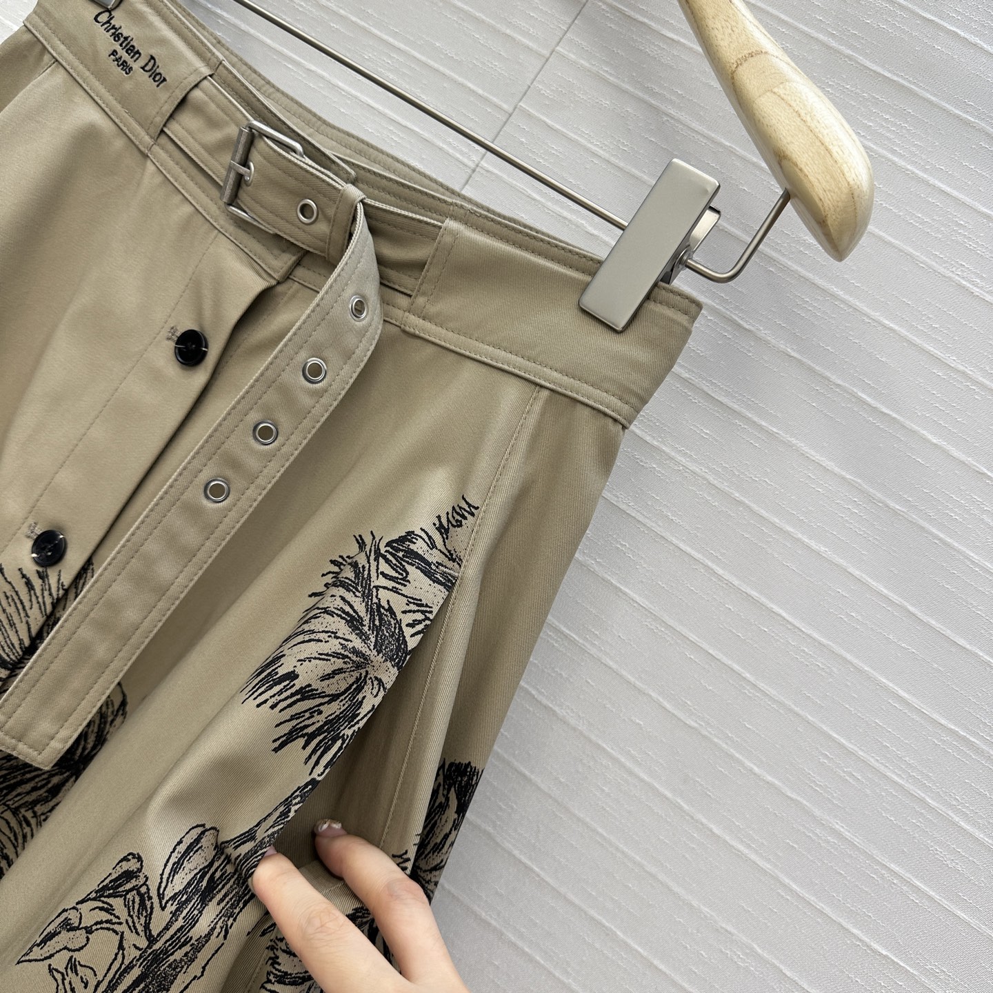 高端品质❤️Dio*25新品 榛果色茹伊印花长款半裙，重新诠释D家经典丛林动物图案。定制进口高密度纯棉面