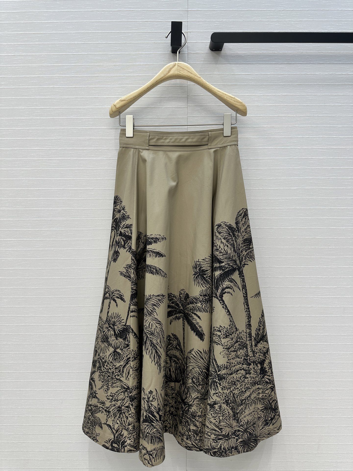 高端品质❤️Dio*25新品 榛果色茹伊印花长款半裙，重新诠释D家经典丛林动物图案。定制进口高密度纯棉面